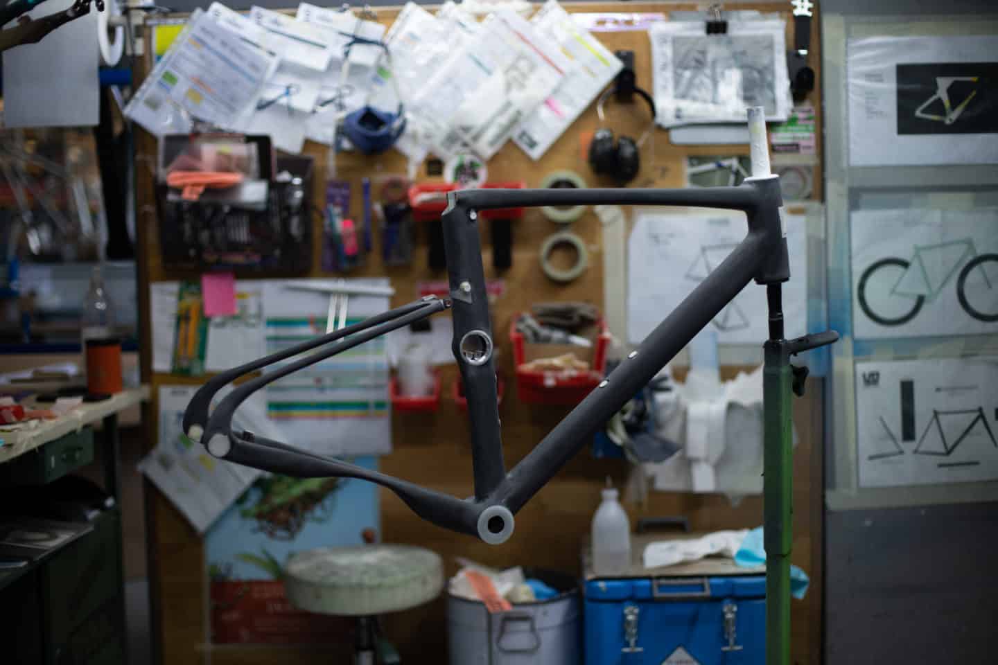 Design and assembly of the all-carbon frame © Cyfac