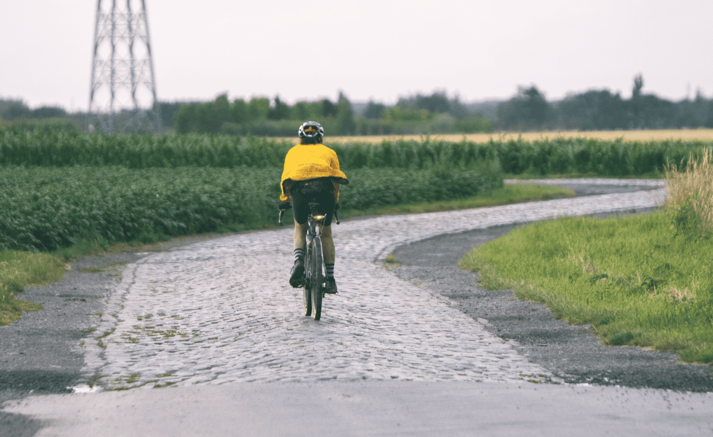 Sophie Gateau starting a cobbled section on the Paradox © Cyfac